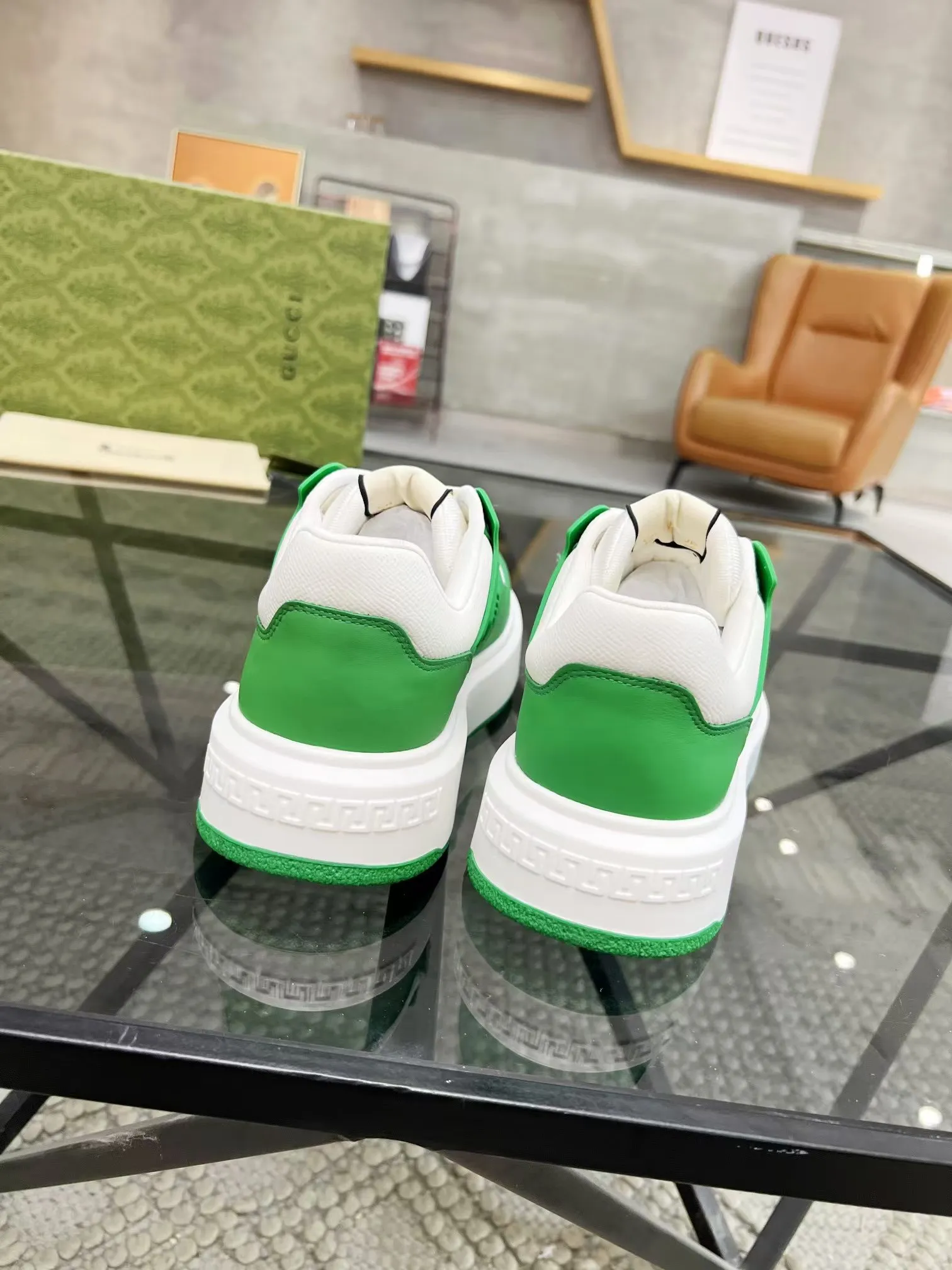 Men's Men's Shoes Men's Men's 💰460 new men's shoes GUCCI [Lightning] latest shoes shipped. Original quality, fashionable, made of special materials, sheepskin lining, brand new packaging. The foot feels super comfortable and the workmanship is impeccable. Size: 38-45